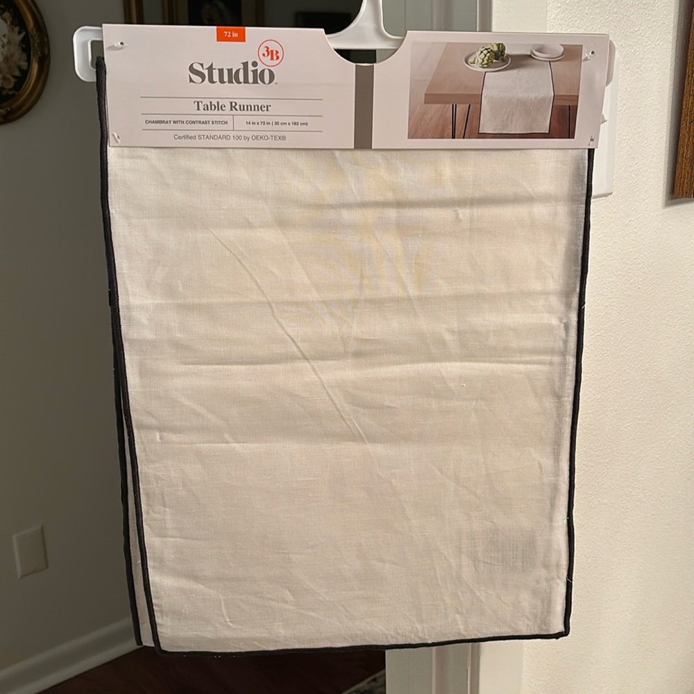 STUDIO 3B TABLE RUNNER *NEW*